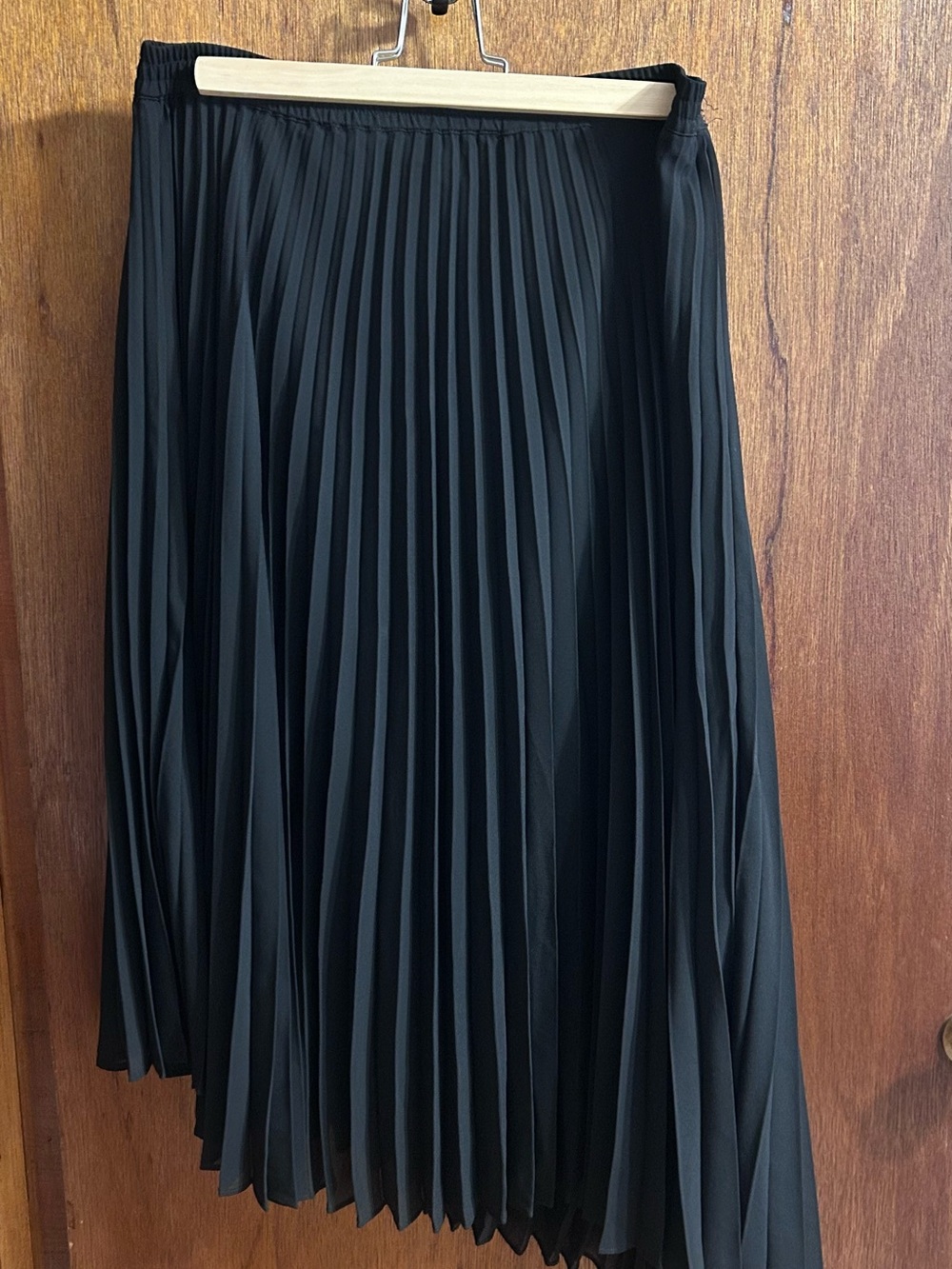 Club Monaco Black Pleated Midi Skirt